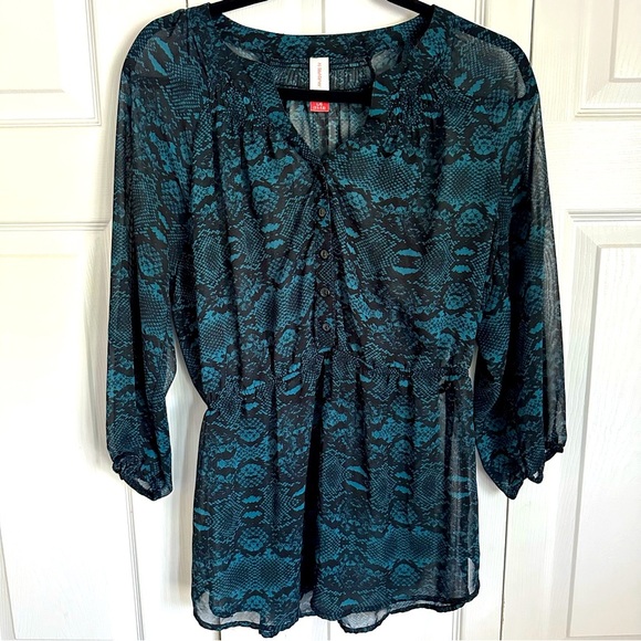 No Boundaries Blue Black Sheer Smocked Snakeskin Print Womens Tunic Size 11-13 - Picture 1 of 13